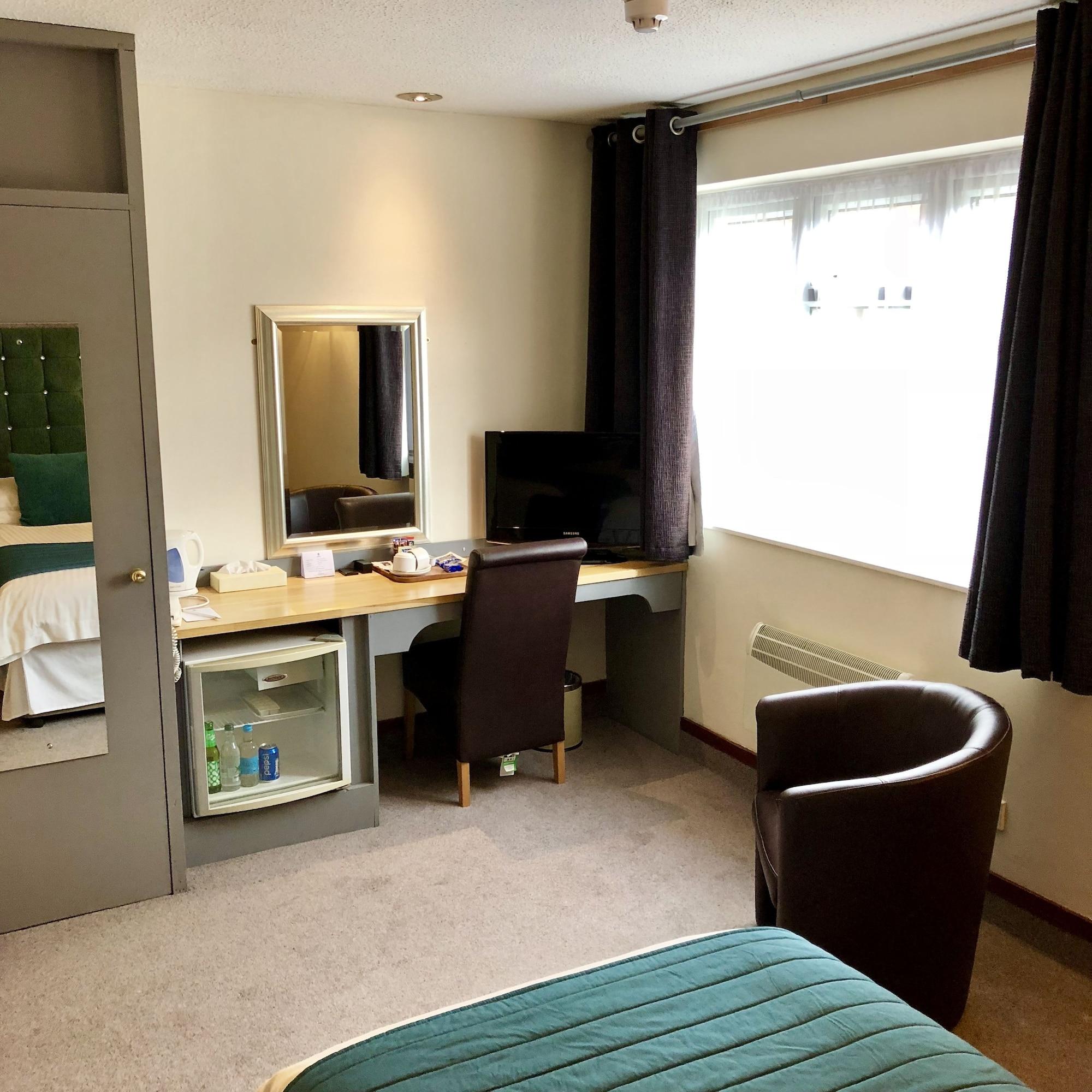 Best Western Compass Inn Tormarton Exterior photo