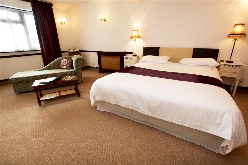 Best Western Compass Inn Tormarton Room photo