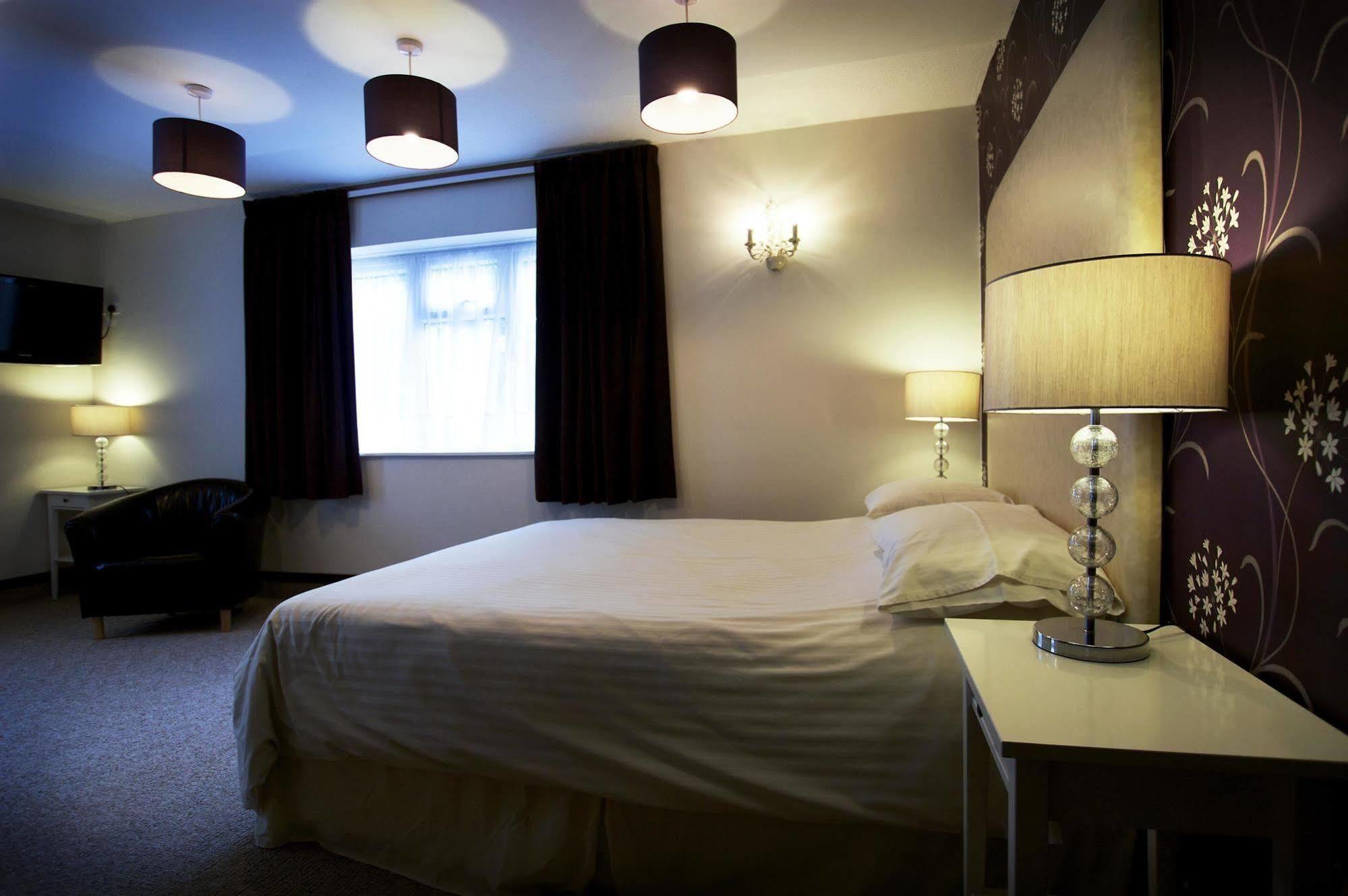 Best Western Compass Inn Tormarton Room photo