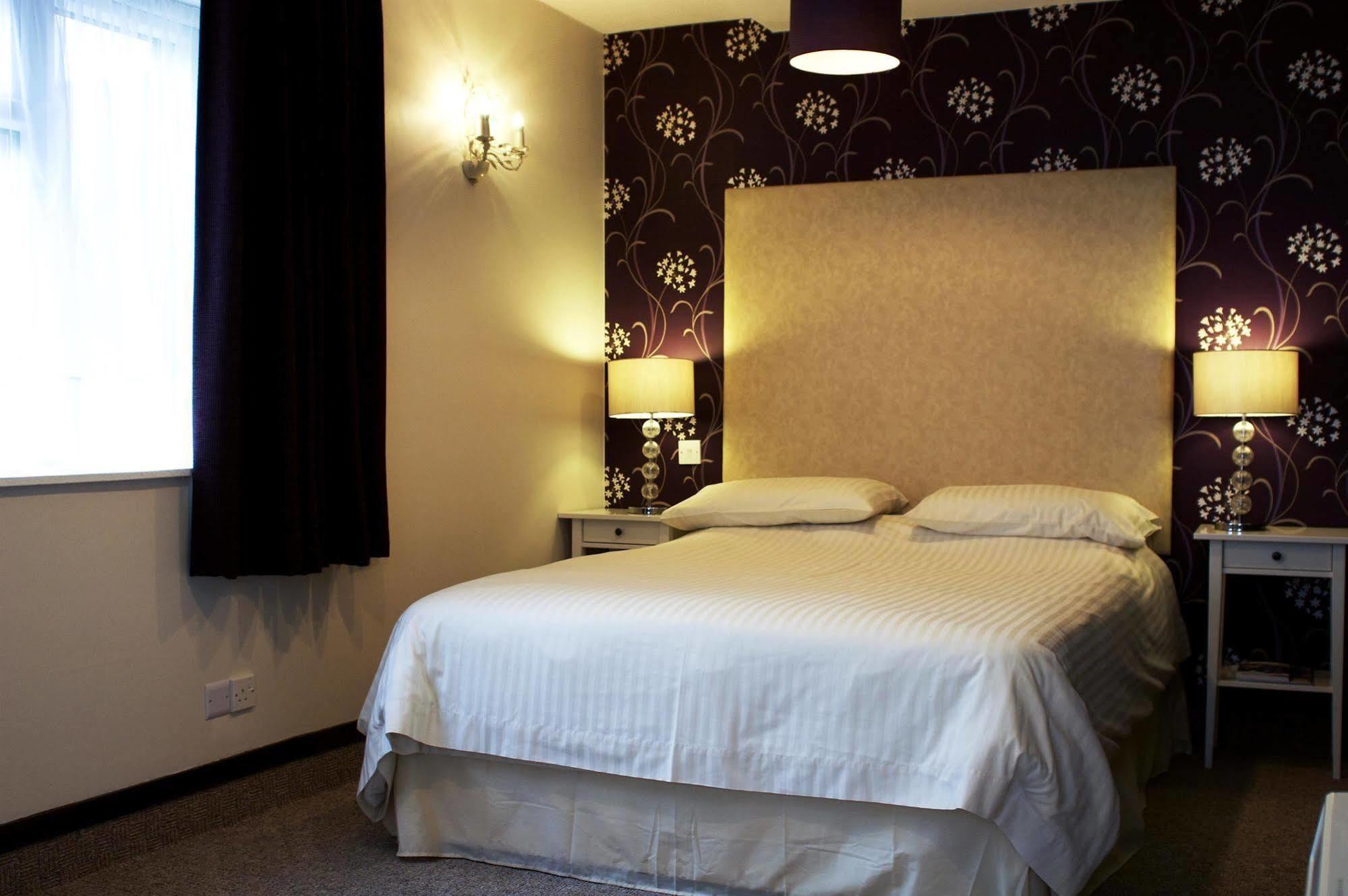 Best Western Compass Inn Tormarton Room photo