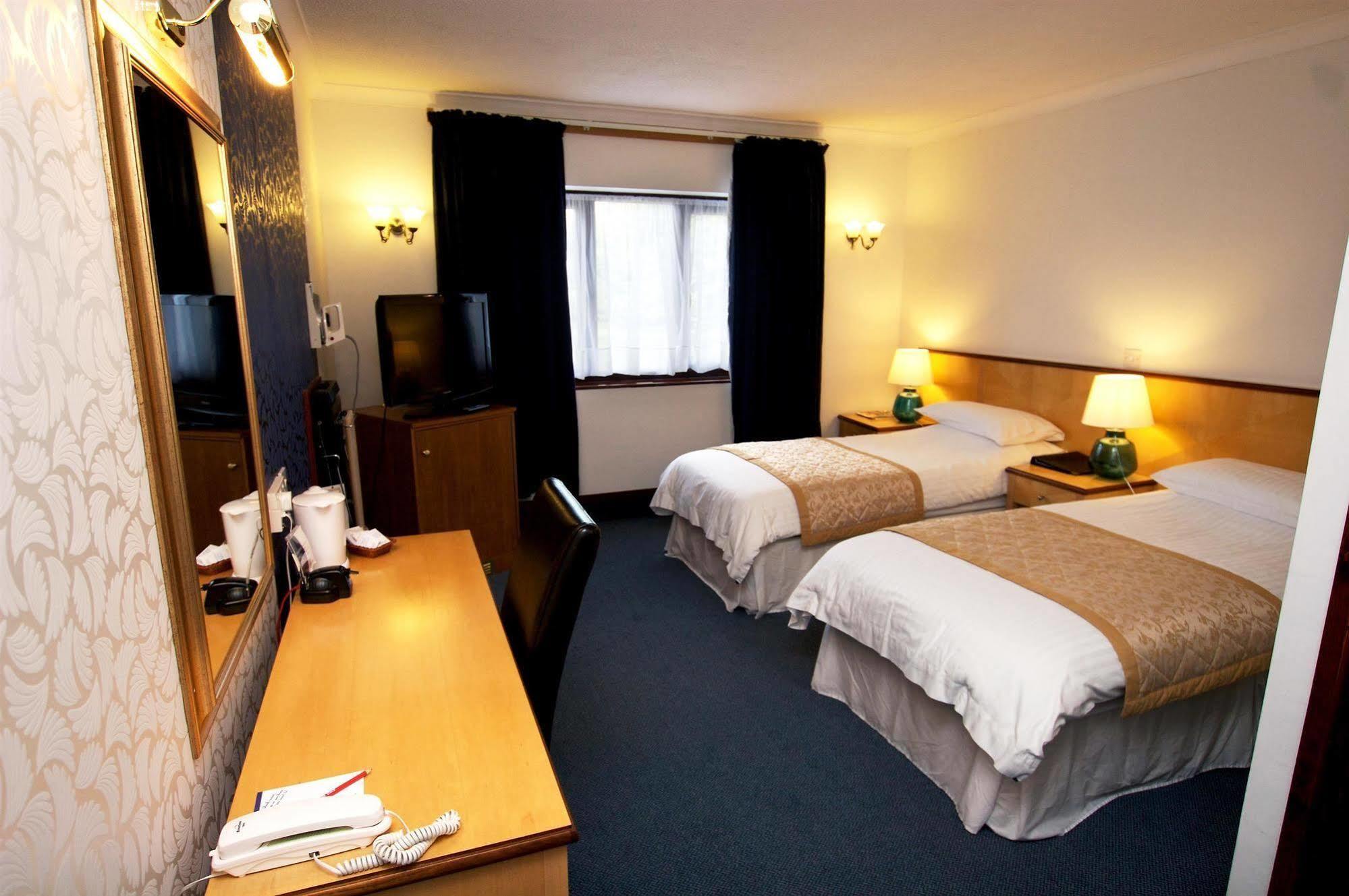 Best Western Compass Inn Tormarton Room photo