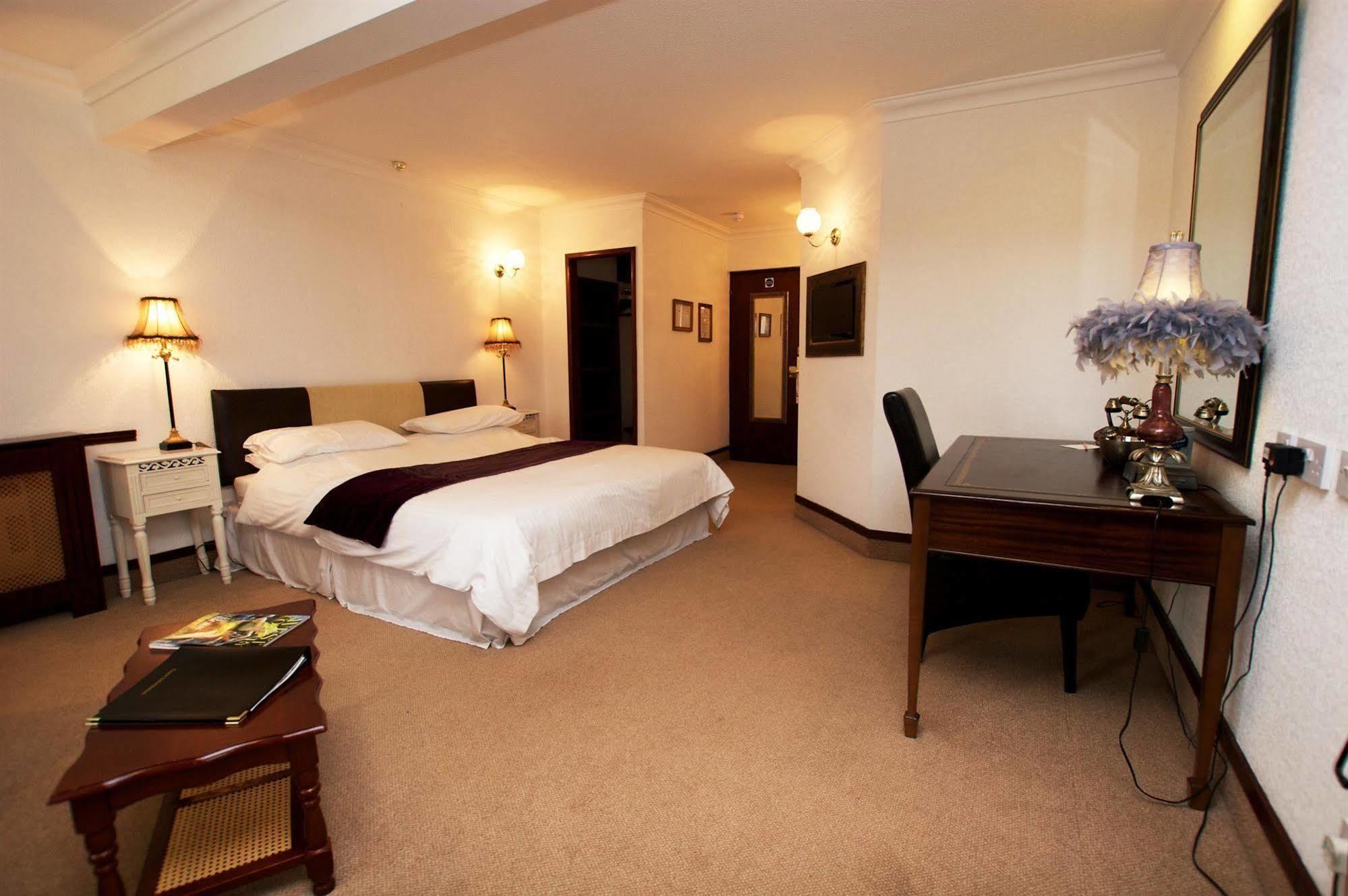 Best Western Compass Inn Tormarton Room photo