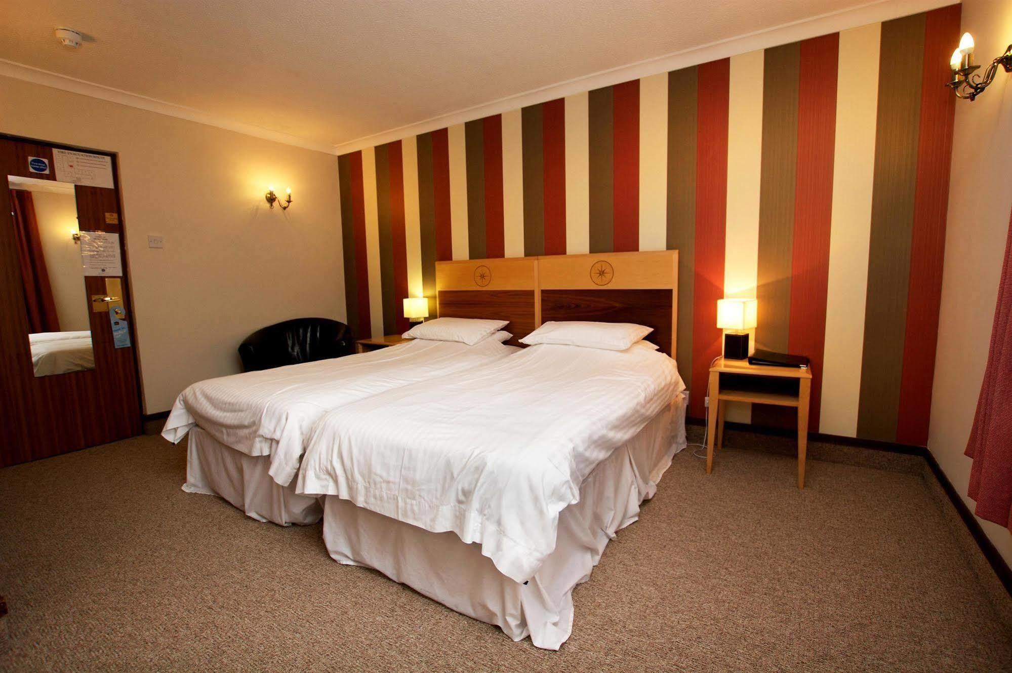 Best Western Compass Inn Tormarton Room photo